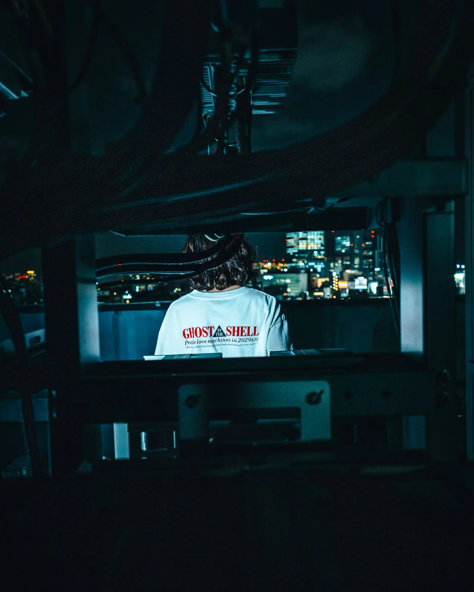 SAINT Mxxxxxx x GHOST IN THE SHELL ' GITS ' SS TEE/WHT Classic Big IP Ghost in the Shell co-branded Suzi Charge/Suzi Character TEE Off-white S-XL Cylindrical side seamless fabric 220g high gram weight OE yarn ⚠️Note: It is almost meaningless if it is not a cylindrical fabric Customized joint main mark/joint wash mark/little angel anti-counterfeiting label Original factory level printing factory Top purchasing agent level